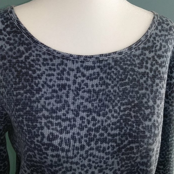 🛍️3/$25 Liz Claiborne Casual Top - Picture 3 of 4